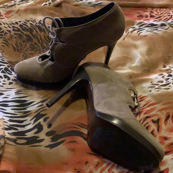 Shoes - Picture 2 of 2